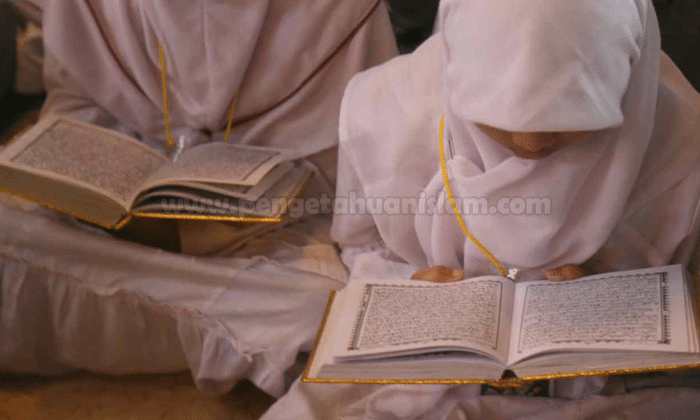 Inilah Hukum Tidak Menutup Aurat Pada Saat Membaca Al-Quran