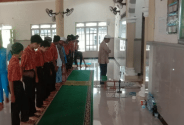 Membangun Kualitas Shalat Berjamaah